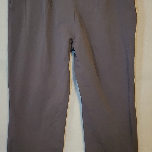 LL Bean Womens Gray Straight-Leg Pants. Size L Reg - Picture 4 of 7